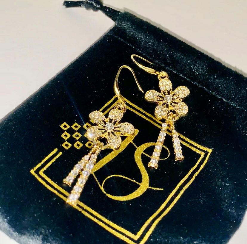 Aretes Floral Elegance